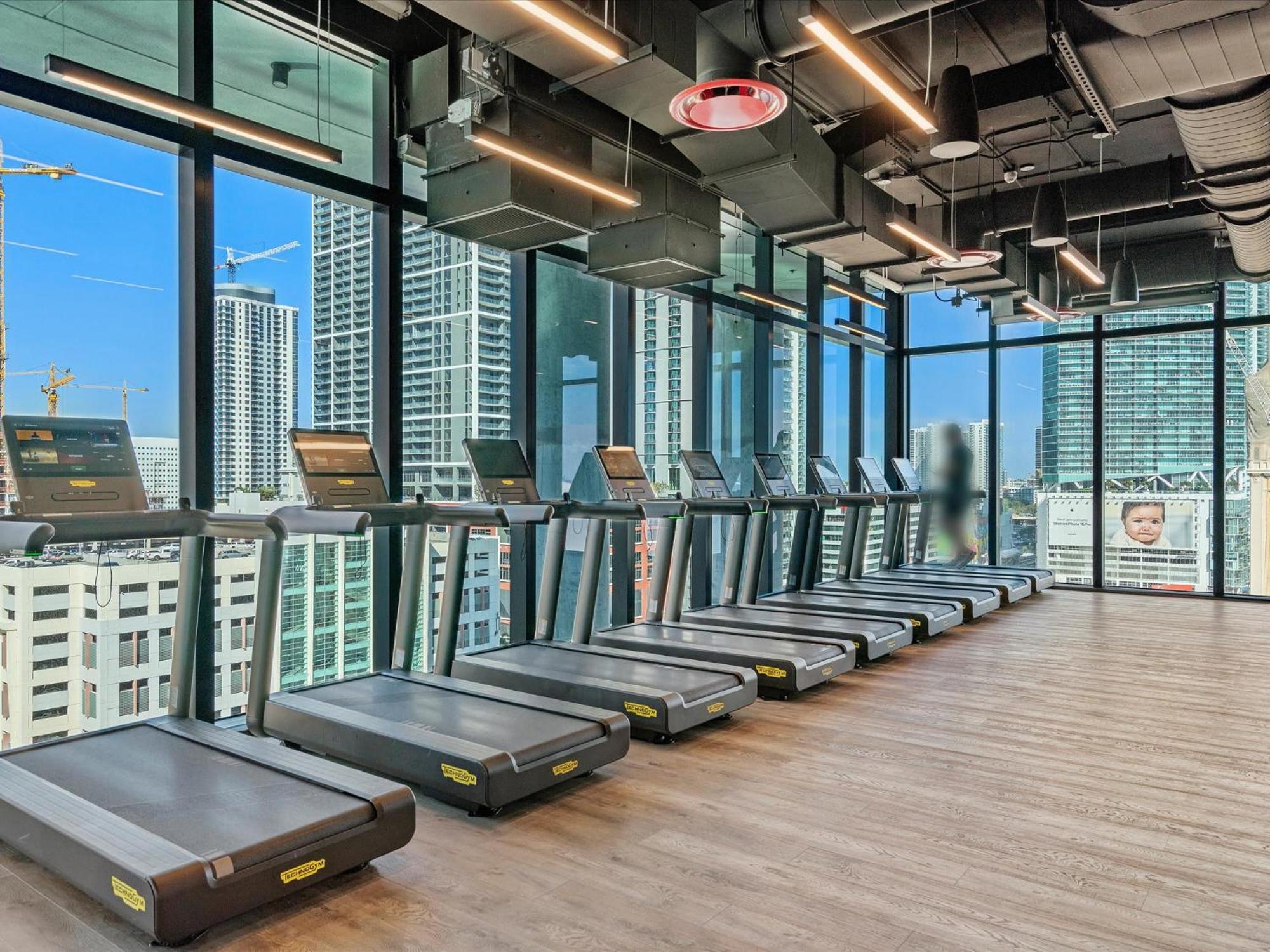 Apartment Mvr - Live The High Life In Downtown *