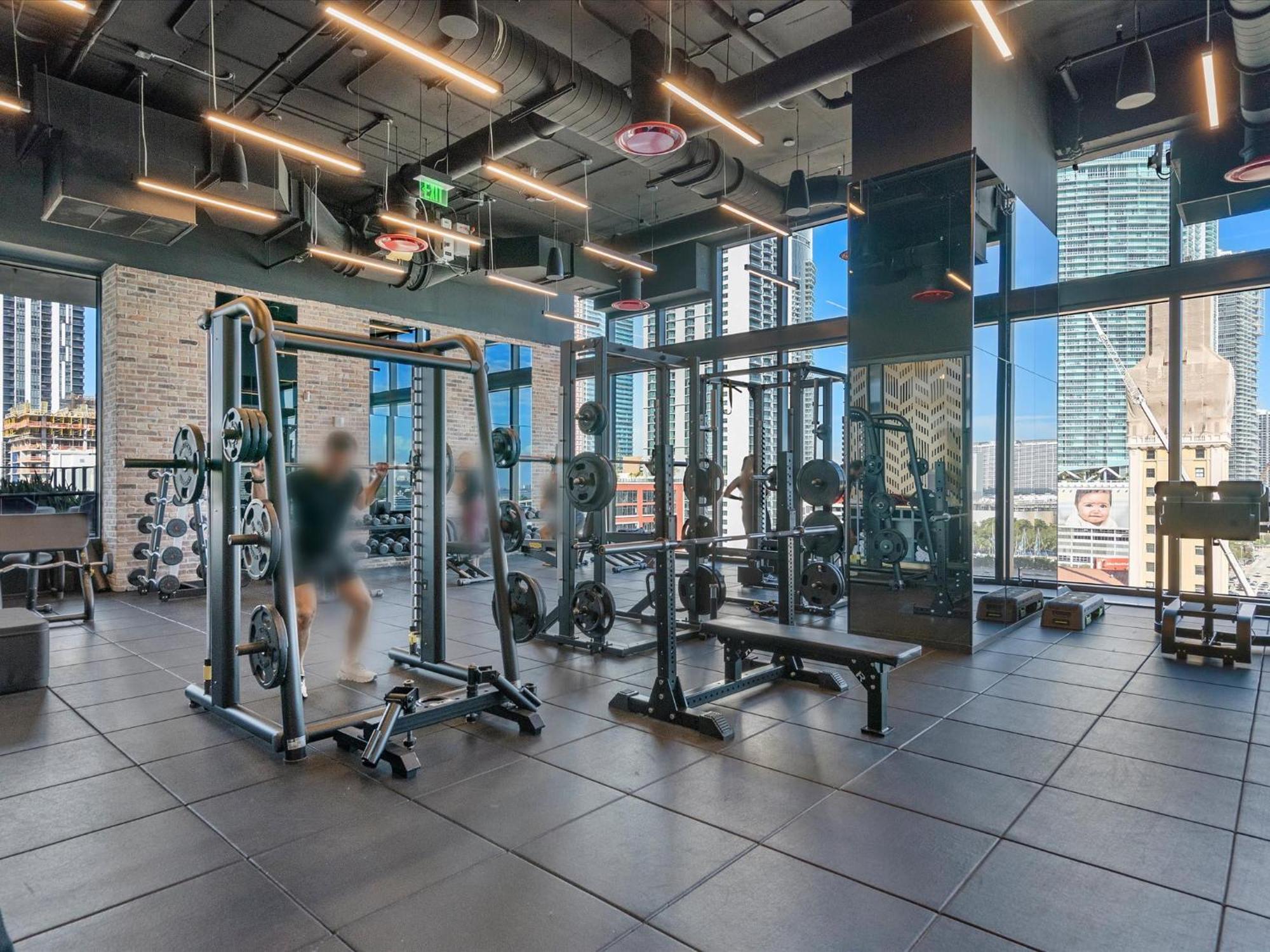 Mvr - Live The High Life In Downtown Miami